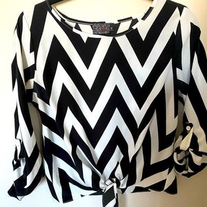 Black & White chevron top. Front tie front.